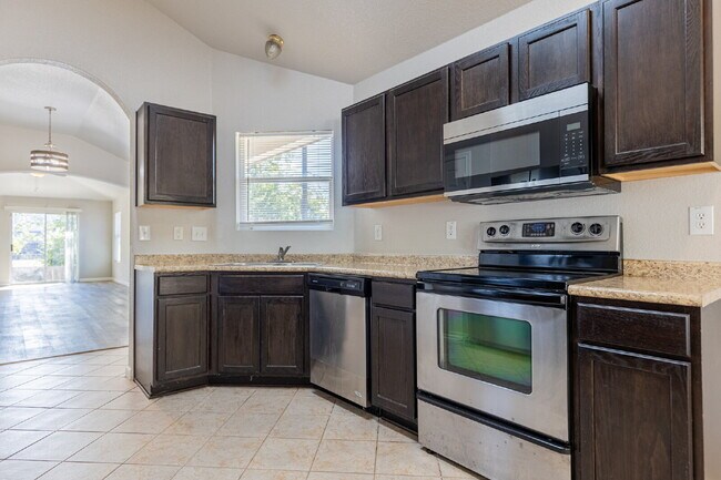 Building Photo - 9802 Vandenberg Way