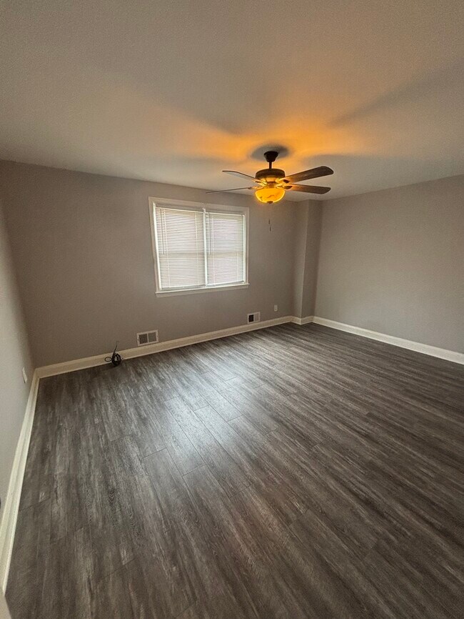 Building Photo - 2 Bedrooms - 2 Bathrooms, 21234