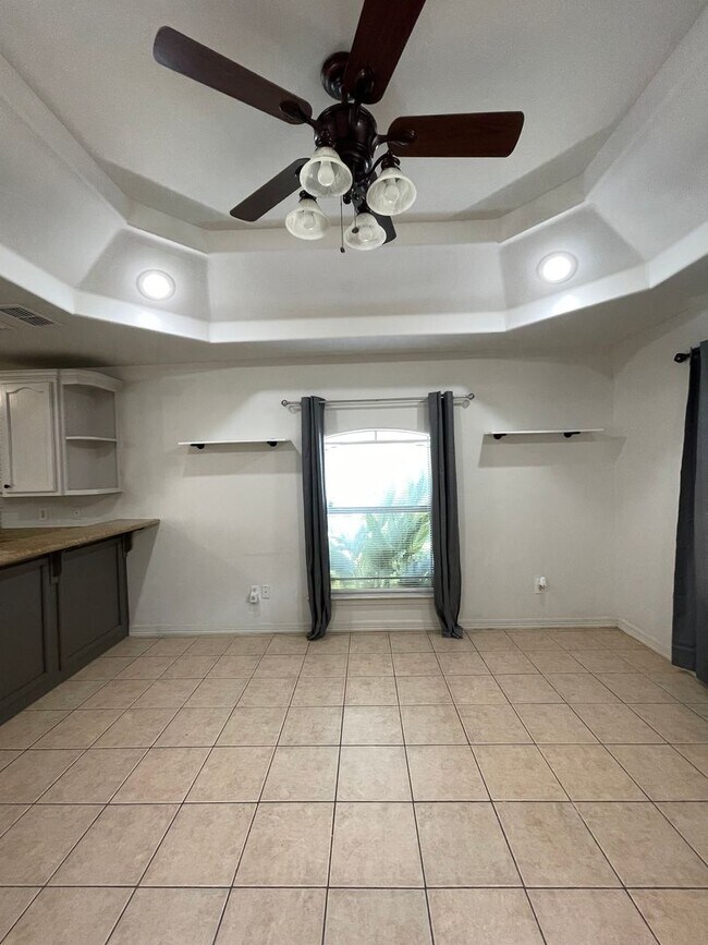 Building Photo - 1208 S Diplomat Dr