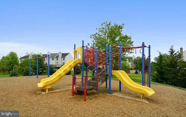 Building Photo - 46879 Trumpet Cir