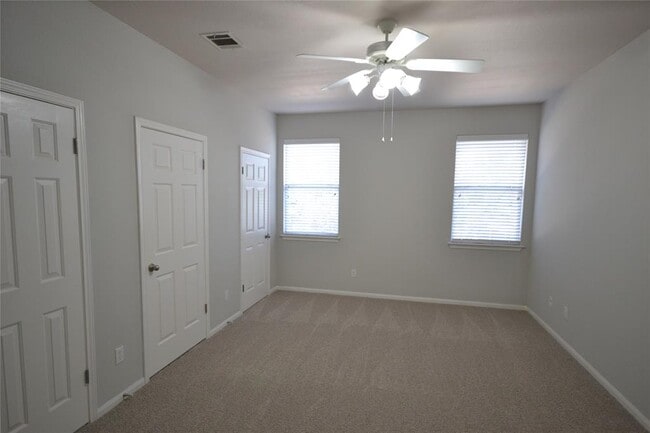 Building Photo - 1501 Encino Dr