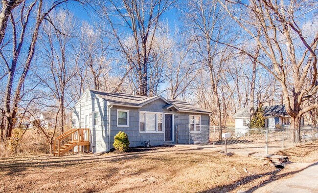 Building Photo - SEE IT NOW: Adorable 2-Bed Home with Bright Interiors in Independence!