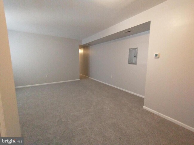 Building Photo - 307 Dolphin St