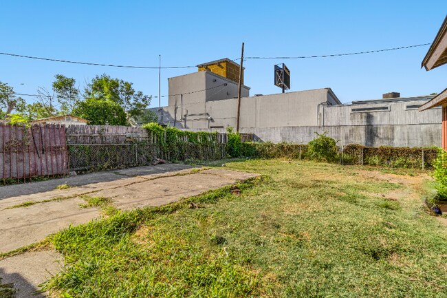 Building Photo - 2129 Newport Ave