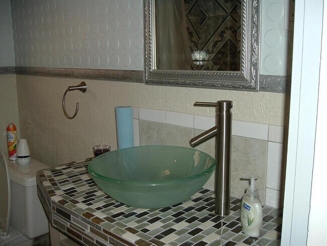 Building Photo - 412 W Polk St