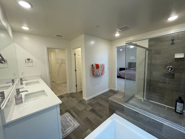 Building Photo - Spacious Modern Family Home in Prime Fresno Location!