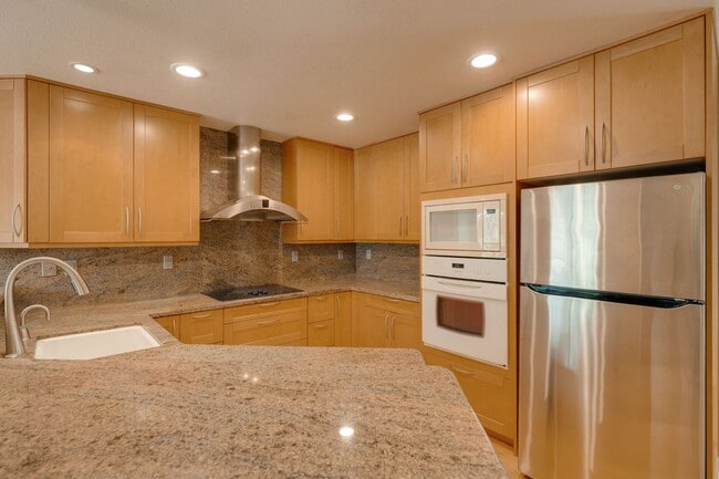 Building Photo - Charming 3 Bedroom Single-Story with Firep...