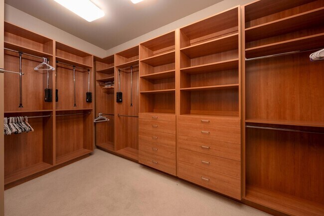 Building Photo - 9 Rockcrest