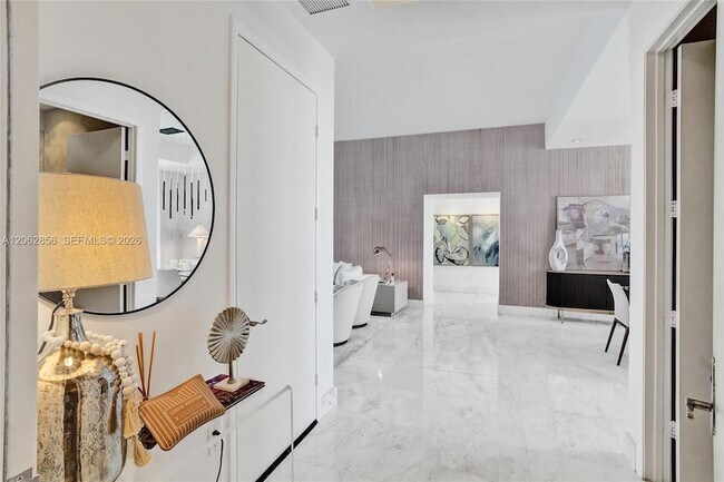 Building Photo - 16001 Collins Ave