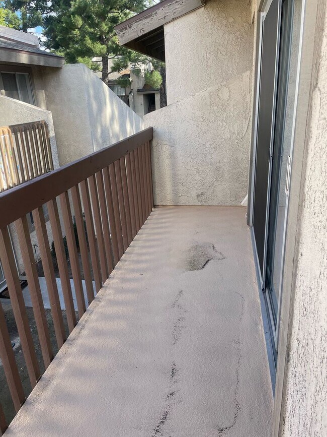 Building Photo - Newly Remodeled 2 Bed / 2 Bath  Upstairs Condo In Colton!