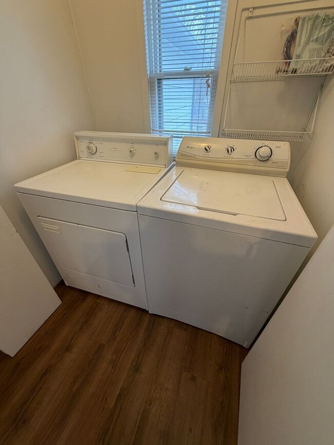 Building Photo - Spacious 4-Bedroom Home – Great Value in Des Moines!