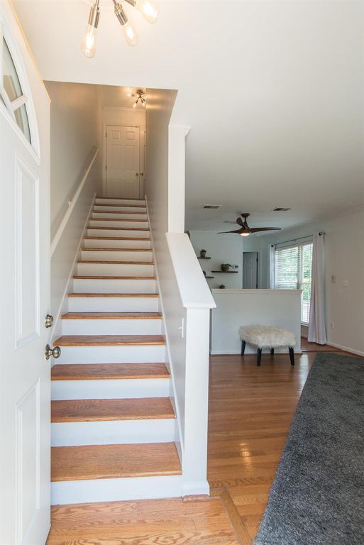 Stairs - 415 Marquis Ave