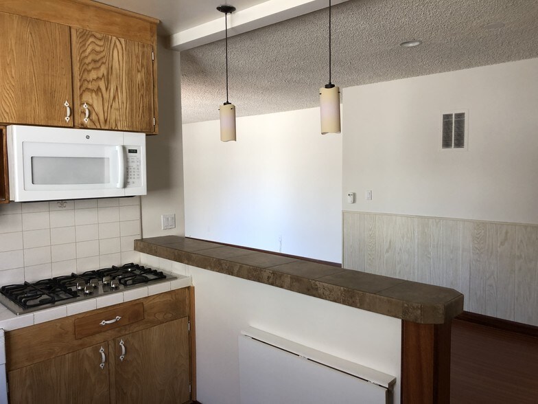 Building Photo - 943 19th St