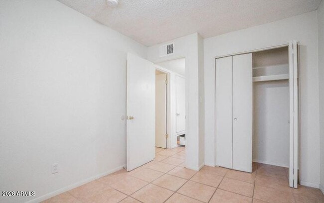 Building Photo - 511 N Brown Ave