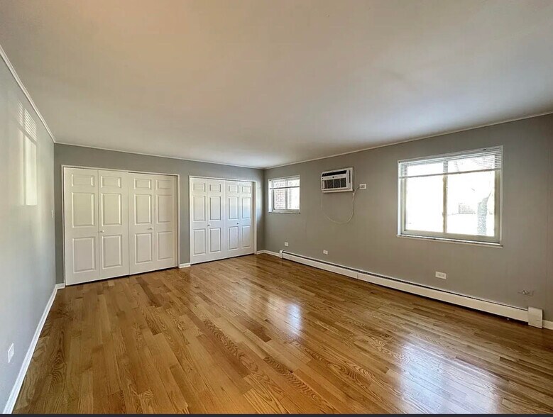 Building Photo - 1653 Oakwood Ave