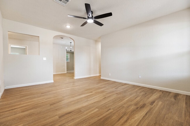 Building Photo - 3325 Del Rancho Rd