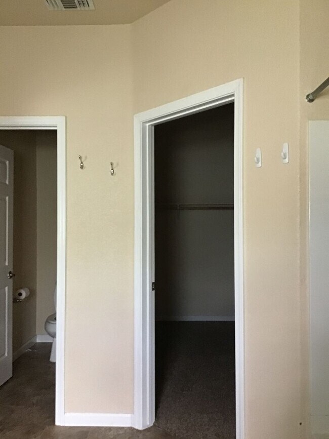 Building Photo - Beautiful Home - $200.00 of first month's rent