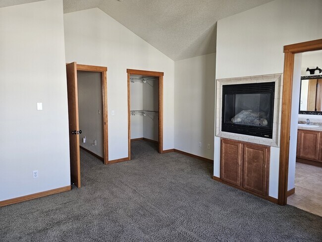 Building Photo - 511 NE 84th Cir