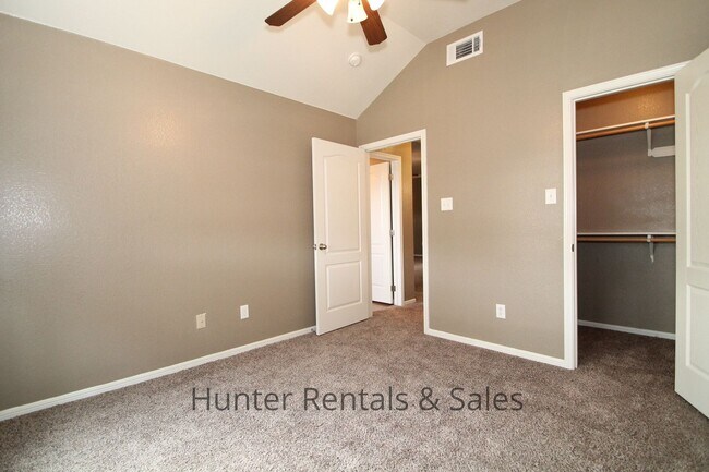 Building Photo - Timber Ridge Estates Beauty!