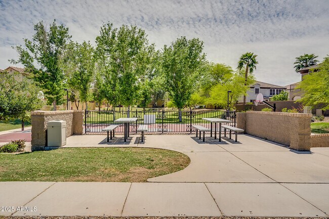 Building Photo - 4711 E Buckboard Ct