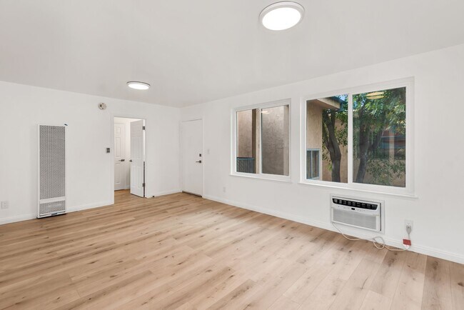 Interior Photo - 1555 S. St Andrews Pl