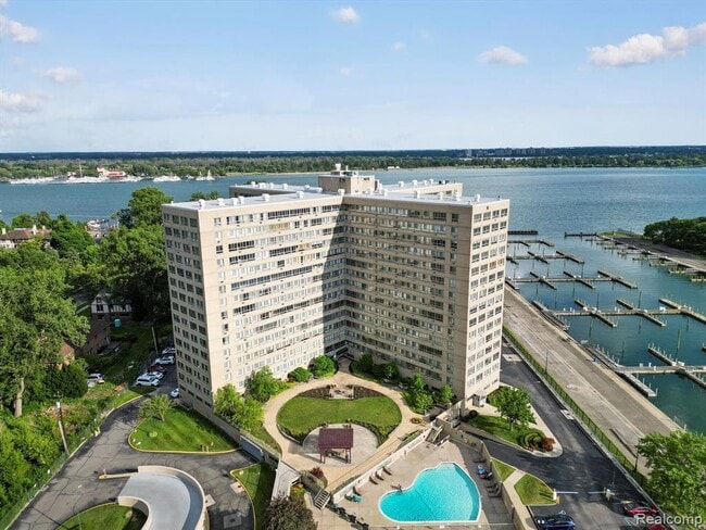 Building Photo - 8900 E Jefferson Ave