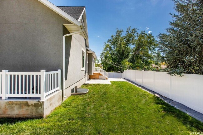 Building Photo - 577 E 200 S