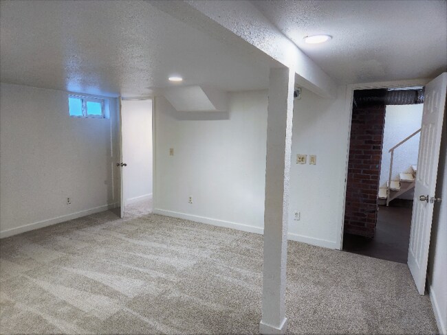 Building Photo - 320 Cullum Ave