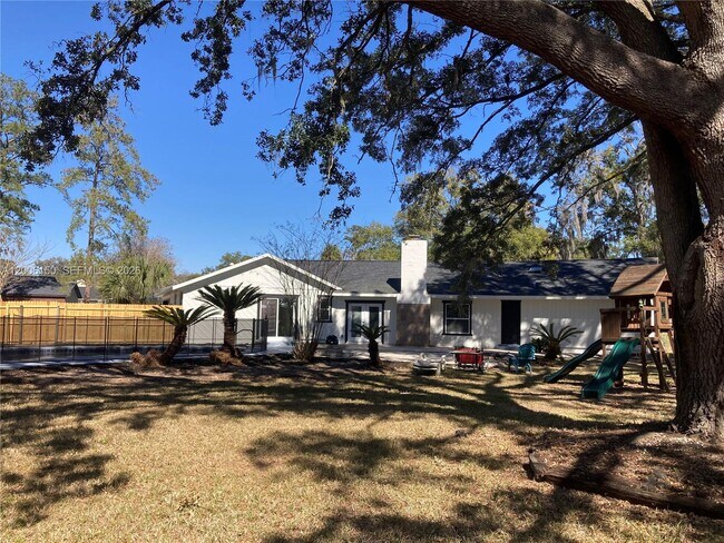 Building Photo - 2020 NE 11th Pl