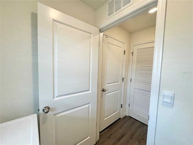 Building Photo - 36015 Sunflower Hl Dr