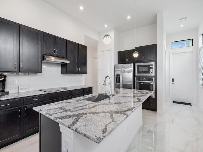 Building Photo - 12442 SW Lunata Way