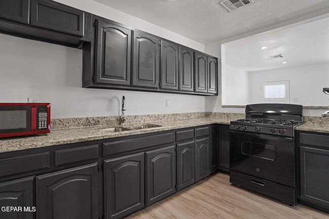 Building Photo - 5021 Tetons Dr