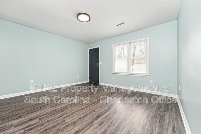 Building Photo - 1831 Dayton St