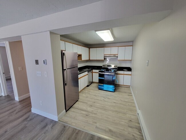 Building Photo - 46 Edgeworth St