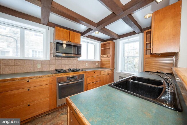 Building Photo - 625 Chelten Hills Dr