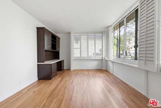 Building Photo - 211 S Spalding Dr