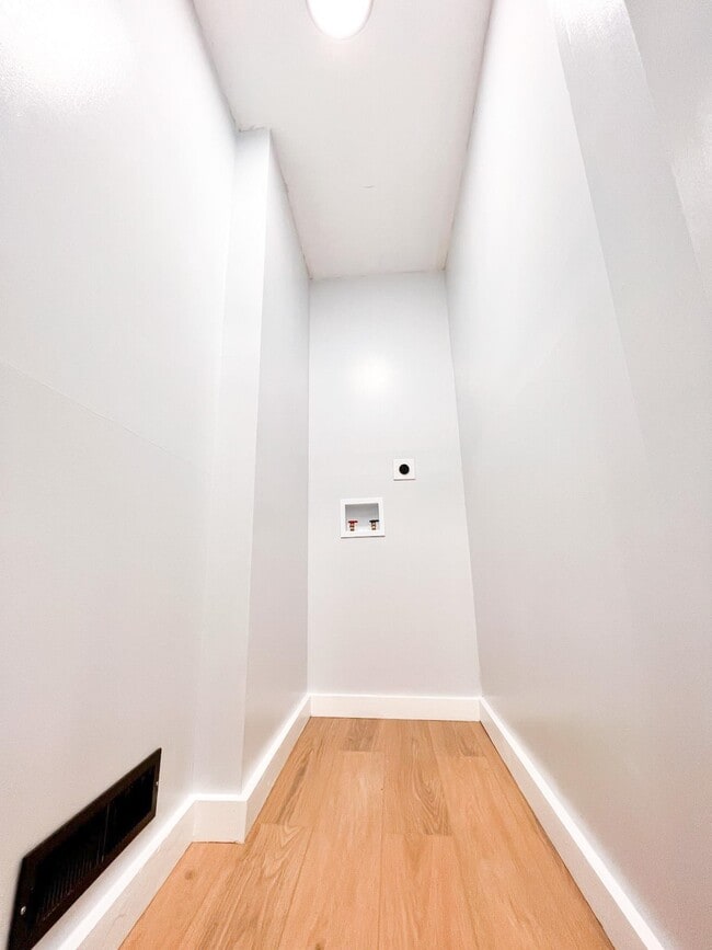 Building Photo - 178 Pleasant St