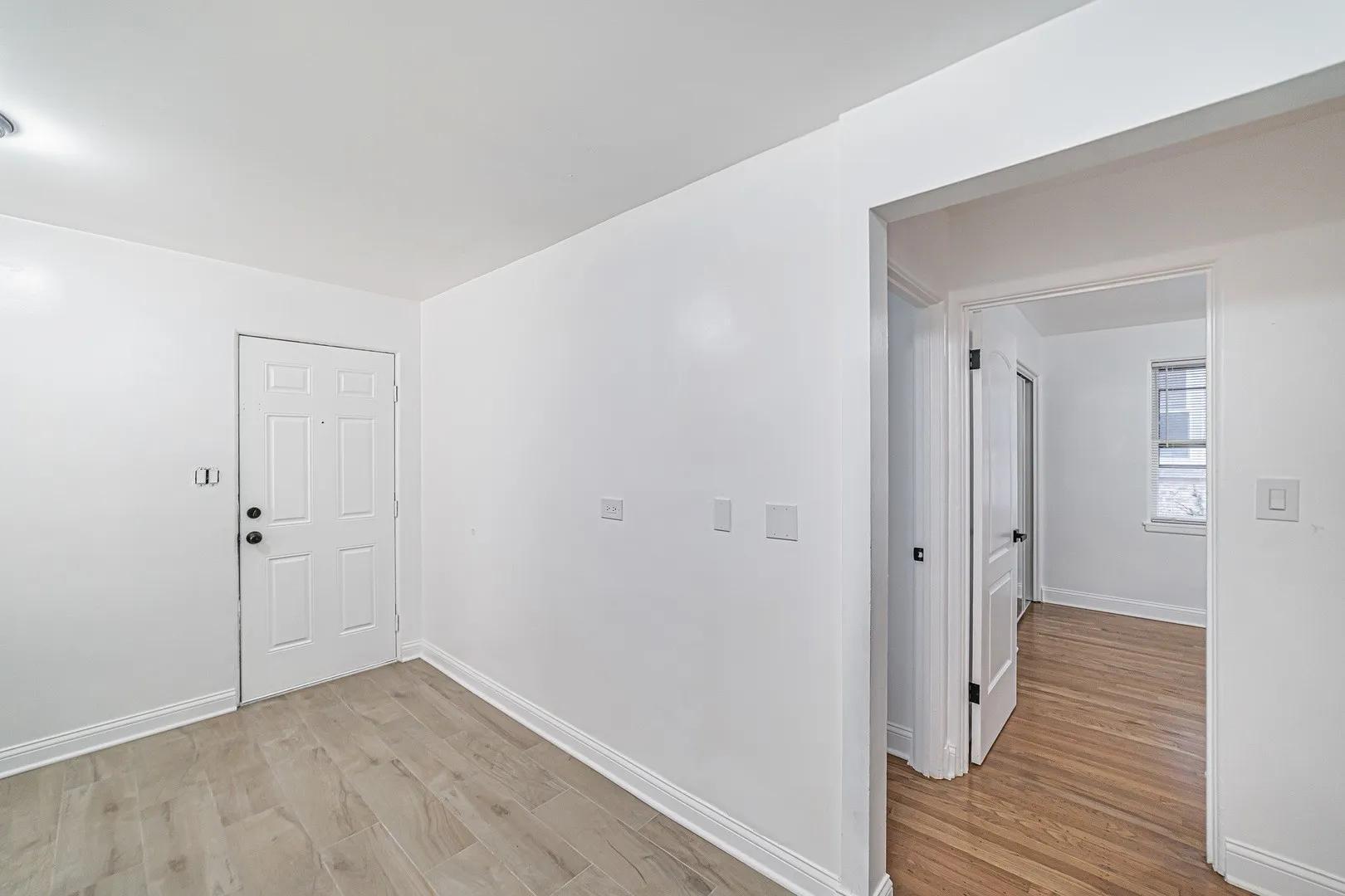 Building Photo - 7530 N Oakley Ave