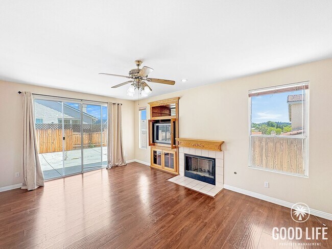 Building Photo - Gorgeous 3B/2BA House w/ Attached Garage, Storage Sheds, and Tons of Space!