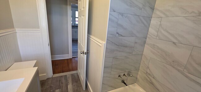 Building Photo - 312 Huntington St