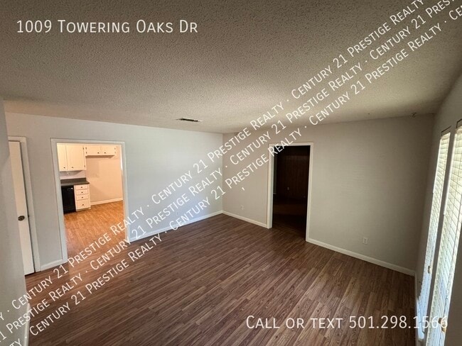 Building Photo - 1009 Towering Oaks Dr
