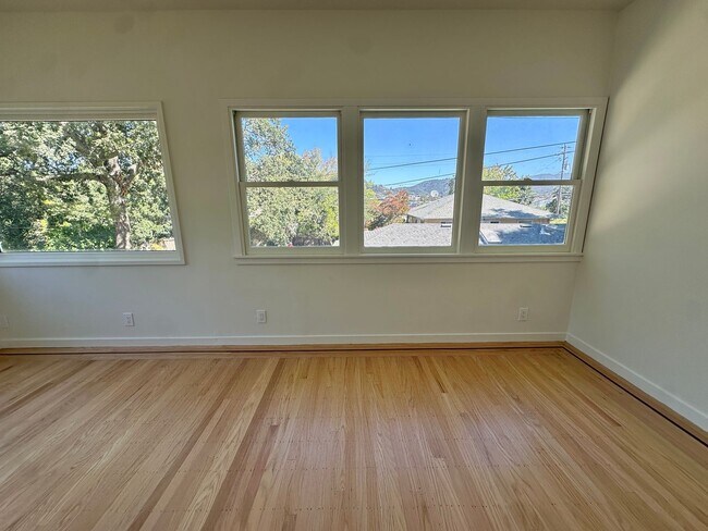 Building Photo - Charming 2-3bd Bungalow w/Pool in San Rafael
