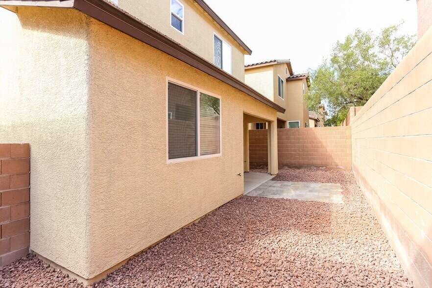 Building Photo - 9328 Golden Lad Ave