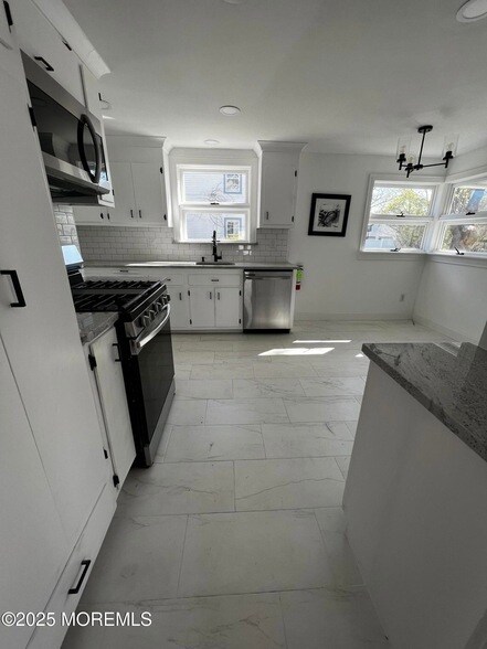 Building Photo - 205 Locust Ave