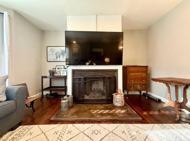 Building Photo - 2 Bed | 2 Bath Condo on Crybaby Hill