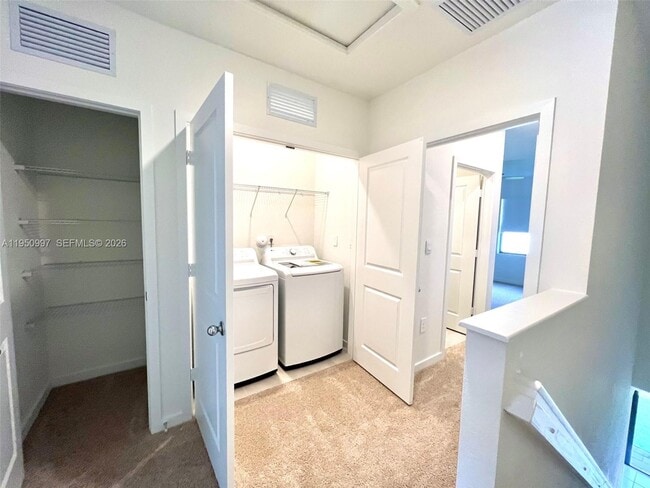 Building Photo - 429 NE 12th St