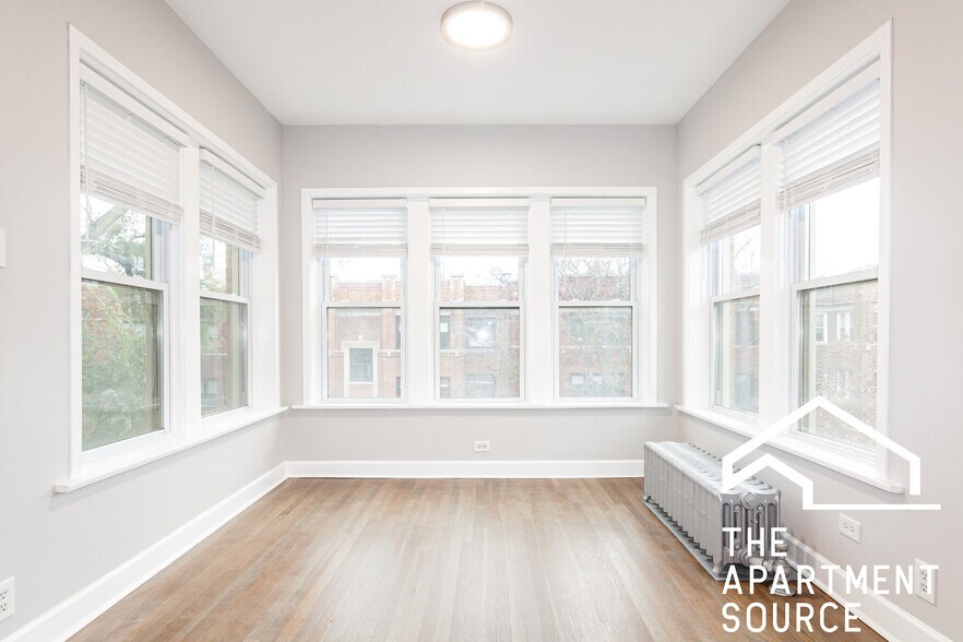 Building Photo - 1452 W Winnemac Ave