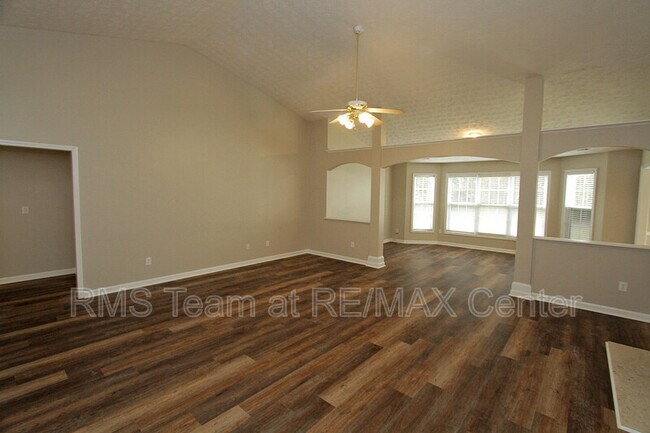 Building Photo - 1490 Creek Pointe Cir