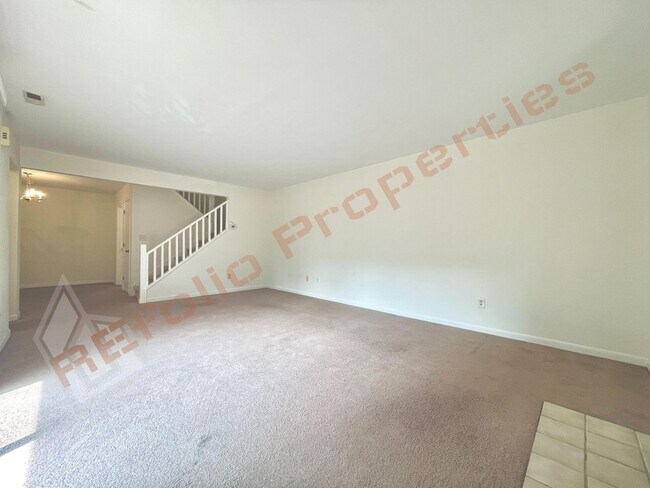 Building Photo - Beautiful 2 bedroom 2.5 bath Condo w/ 2 Reserved Parking Space @ Finley Forest, Chapel Hill, Avai...