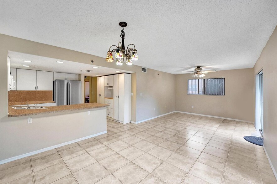 Building Photo - 9470 Tangerine Pl